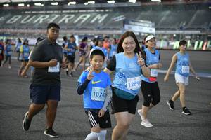 BIB: 52749, 52418, 51770
                            <button type="button" onclick="openModal(10465385)" class="btn btn-primary btn-sm float-right btn-popup" data-toggle="modal" data-target=".modal-high-quality">
                        <i class="fas fa-shopping-cart"></i> Add to Cart
                    </button>
                                            <button type="button" onclick="isThisMe(10465385, true)" class="btn btn-success btn-sm float-right btn-popup btn-isme hidden" data-toggle="tooltip" data-placement="bottom" title="นี่คือรูปของคุณใช่ไหม คลิกที่นี่เพื่อเอาเข้าอัลบั้ม">
                        <i class="fas fa-plus"></i> Add to album
                    </button>
                    <button type="button" onclick="isThisMe(10465385, false)" class="btn btn-warning btn-sm float-right btn-popup btn-isnotme hidden">
                        <i class="fas fa-ban"></i> Remove from album
                    </button>